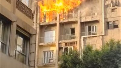 حريق يلتهم شقة سكنية بشارع شامبليون بوسط البلد.. والحماية المدنية تحاول السيطرة