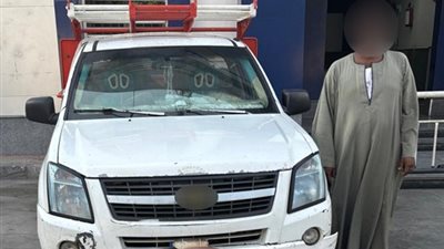 حط رجله على شباك العربية.. القبض على سائق ربع نقل عرّض حياة المواطنين للخطر 