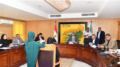 خلال اللقاء الدوري لخدمة المواطنين.. محافظ الفيوم يوجه بتوفير مشروعات وفرص عمل بالقطاع الخاص لذوي الهمم