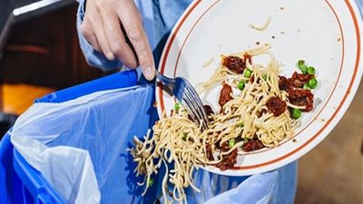  أمينة الفتوى: إلقاء بقايا الطعام في سلة المهملات يتعارض مع تعاليم الإسلام 