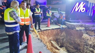 كسر مُفاجئ بخط مياه الشرب الرئيسي المغذي لقرى مارينا العلمين