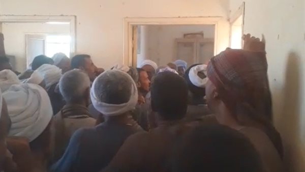 زحام المواطنين أمام