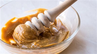 فوائد الطحينة بالعسل الأسود لصحة الجسم والمناعة.. 7 منافع مذهلة