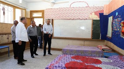 محافظ أسوان يتابع التجهيزات الجارية لتهيئة مقار اللجان الانتخابية 