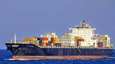 وزارة البترول: مركب الحاويات الذي تعرض للحريق برأس غارب لا يتبع شركات قطاع البترول