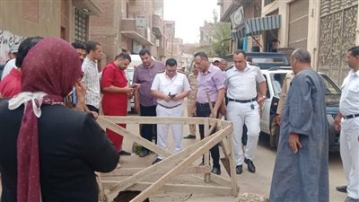 التعامل مع هبوط أرضي مفاجئ بعمق 5 أمتار في ميت شهالة بالمنوفية| صور