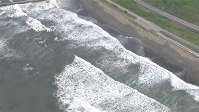 إجلاء وبحث عن أماكن عالية للاختباء من المياه.. سكان دول المحيط الهادي يهرعون بسبب التسونامي