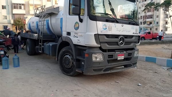 سيارات مياه شرب نقية