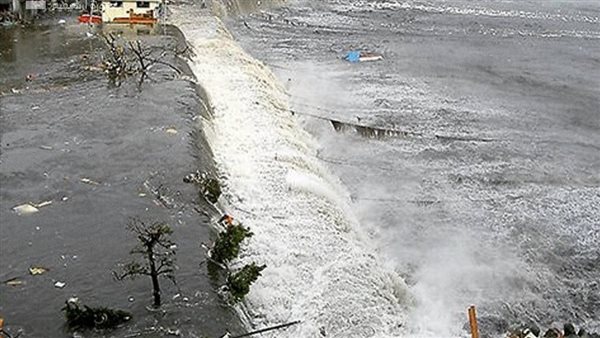 أمواج تسونامي في