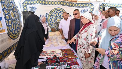 محافظ جنوب سيناء يفتتح معرض الحرف اليدوية في الطور | صور