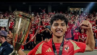 شوبير: لاعب الأهلي يمتلك عرضين من السعودية وفرنسا.. وسيرحل في هذه الحالة