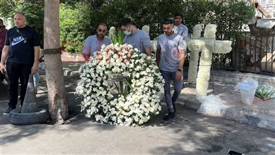 بالورد الأبيض.. كنيسة مارمرقس بمصر الجديدة تتزين استعدادًا لاستقبال جثمان لطفي لبيب