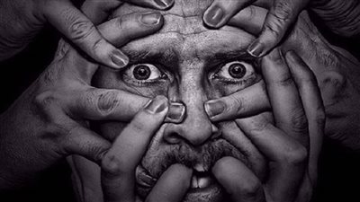 هل هناك إشارات يومية تدل على الاضطراب النفسي؟.. علماء يكشفون علامات إصابتك 