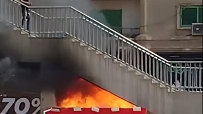 حريق كشك أسفل سلم أديداس الدائري بالمعادي.. والحماية المدنية تحاول السيطرة