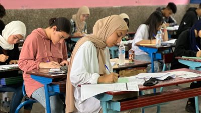 طلاب الدبلومات الفنية يستأنفون امتحانات الدور الثاني في يومها الثالث وسط إجراءات مشددة لمنع الغش