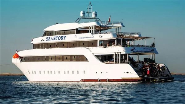 مركب سياحي - أرشيفية