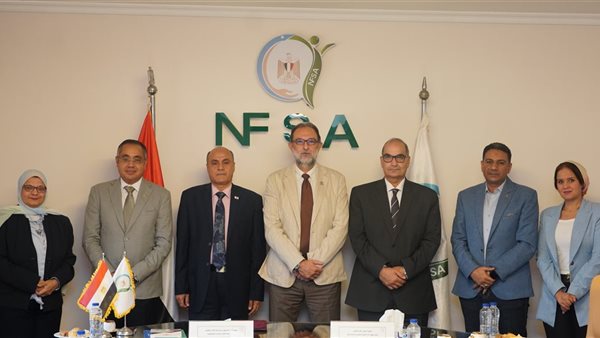 جانب من التوقيع 