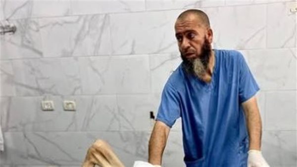 شاب يتحول إلى هيكل