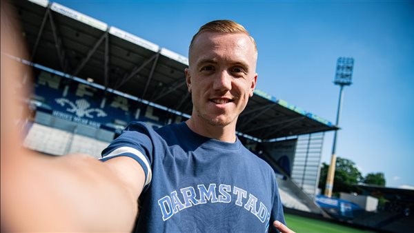 إسحاق ليدبيرج مهاجم