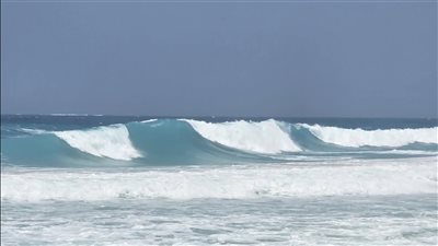  بسبب ارتفاع الأمواج.. غلق الشواطئ المفتوحة بمطروح لسلامة المصطافين