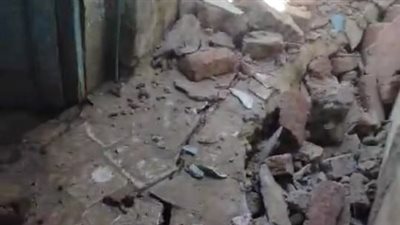 انهيار سقف منزل وإخلاؤه من السكان في قنا 