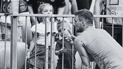 بعمر 6 سنوات.. وفاة نجل حارس مرمى بايرن ميونخ متأثرًا بمرض خطير