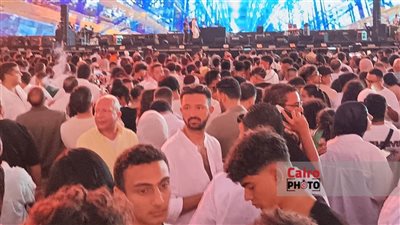مليونية الهضبة.. إقبال كبير على حفل عمرو دياب بمهرجان العلمين الجديدة