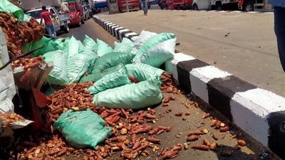 انقلاب سيارة محملة بالبطاطا بطريق سندوب – أجا.. وإعادة فتح الطريق