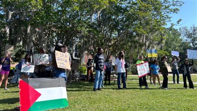 الاعتداء على طالب يهودي بجامعة فلوريدا ارتدى قميصًا يحمل شعار الجيش الإسرائيلي