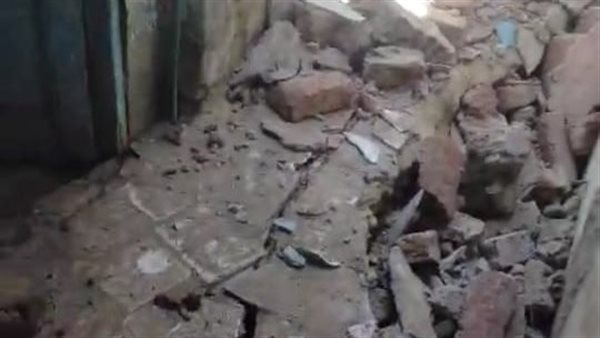 انهيار سقف منزل 