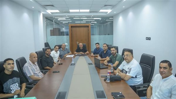 وائل رياض خلال الاجتماع