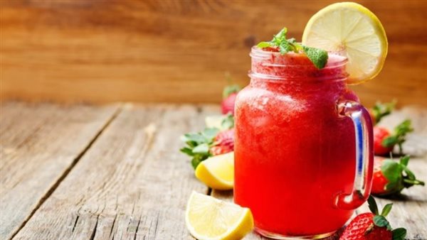 عصير الليمون والفراولة