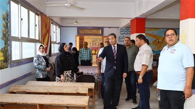 محافظ دمياط يتفقد عددا من المقار الانتخابية استعدادًا لانتخابات الشيوخ غدًا