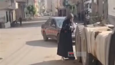 ركن تحت بيتها.. القبض على سيدة أتلفت إطار سيارة نقل باستخدام سكين بالشرقية