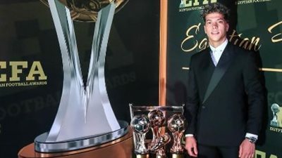 إمام عاشور عقب فوزه بأفضل لاعب في مصر: دايمًا باسم الأهلي 