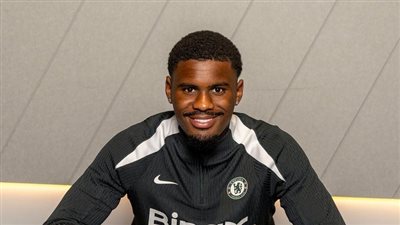 تشيلسي يعلن تعاقده مع جوريل هاتو مدافع أياكس