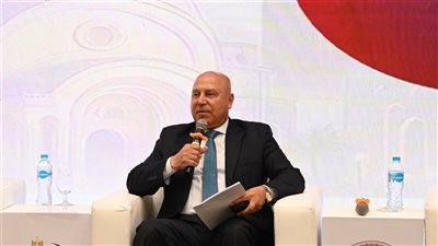 وزير الصناعة يعلن إعادة تشغيل 987 مصنعا متعثرا وإنشاء 5773 جديدا