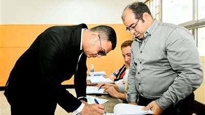 وزير الإسكان يدلي بصوته بانتخابات مجلس الشيوخ.. ويدعو المصريين للمشاركة والإدلاء بأصواتهم