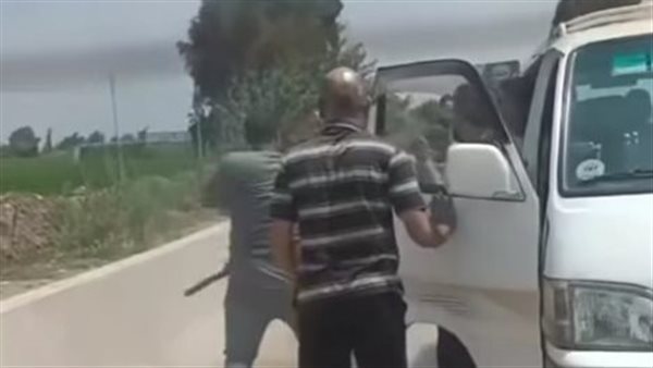 تعدي سائق على راكب