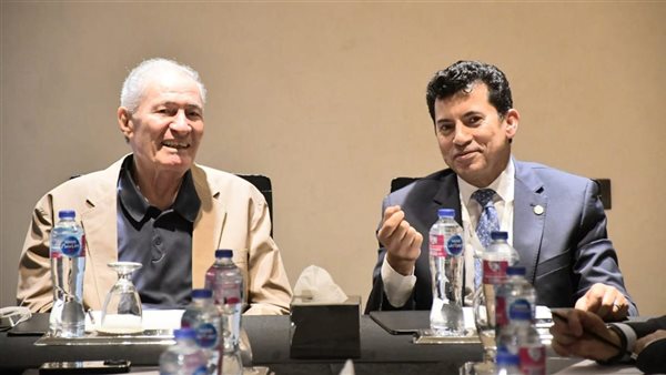 وزير الرياضة والدكتور