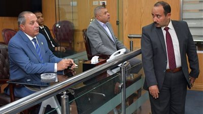 محافظ بورسعيد يتابع سير انتخابات مجلس الشيوخ من خلال الشبكة الوطنية للطوارئ | صور 