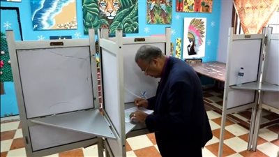 رئيس الطائفة الإنجيلية خلال الإدلاء بصوته بالانتخابات: المشاركة مسؤولية وطنية تعكس وعي المصريين بمستقبل بلادهم