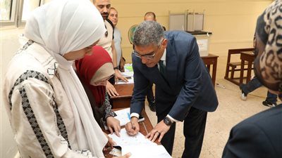 محافظ الجيزة يُدلي بصوته في انتخابات مجلس الشيوخ 2025