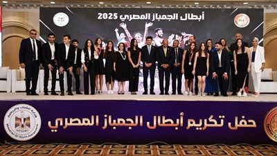 بعد تتويجهم بعدد من الميداليات.. وزير الرياضة يكرم منتخب مصر للجمباز الفني والإيقاعي
