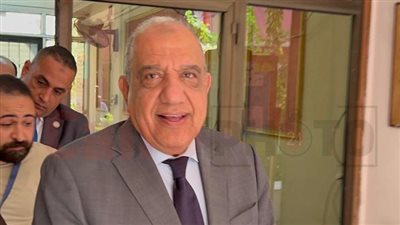 وزير الكهرباء يدلي بصوته في انتخابات مجلس الشيوخ بمدرسة المنارة بمدينة نصر │ صور