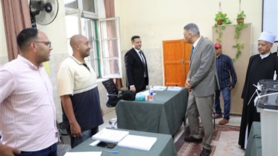 محافظ أسوان يشارك الرموز الدينية في التوعية بأهمية المشاركة في انتخابات الشيوخ