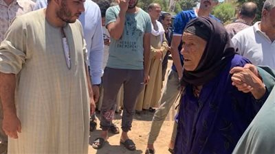 مسنة 92 عاما تدلي بصوتها في لجنة النصارية بالفيوم: مبسوطة وفرحانة بمصر