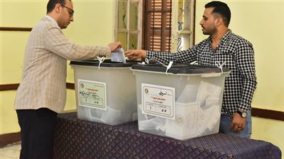 نائب محافظ أسيوط يدلي بصوته في انتخابات مجلس الشيوخ.. ويشيد بحرص المواطنين على المشاركة