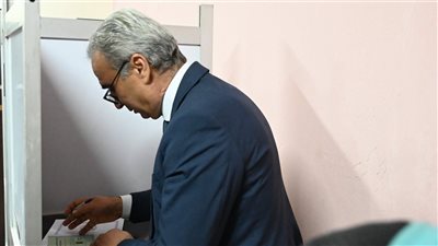 رئيس جهاز حماية المستهلك يُدلي بصوته في انتخابات مجلس الشيوخ 2025