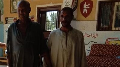 حقي أشارك.. كفيف يدلي بصوته في انتخابات مجلس الشيوخ بلجنة مدرسة النيل بدشنا في قنا| صور